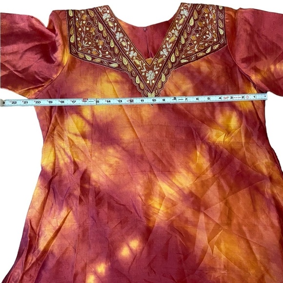 Beautiful Red Orange V-Neck 3/4 Sleeve Embroidered Kurta - Picture 11 of 16